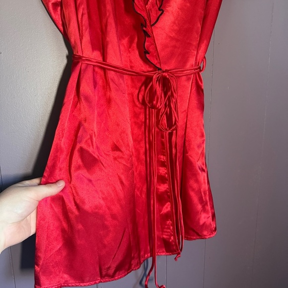 Vintage Y2K Red Satin Wrap Robe by Cinema Etoile Seductivewear – Size Large - Picture 4 of 6
